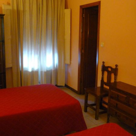 Hostal El Centro Huesca Szoba fotó