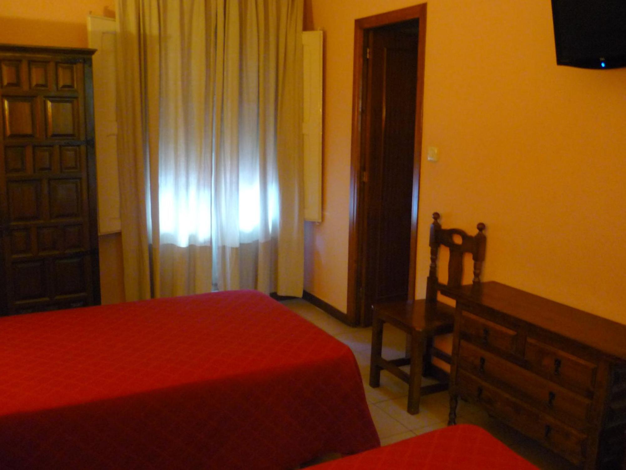 Hostal El Centro Huesca Szoba fotó